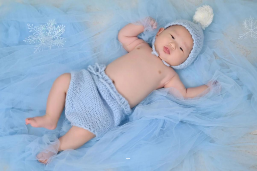 太原三个月宝宝挠耳朵